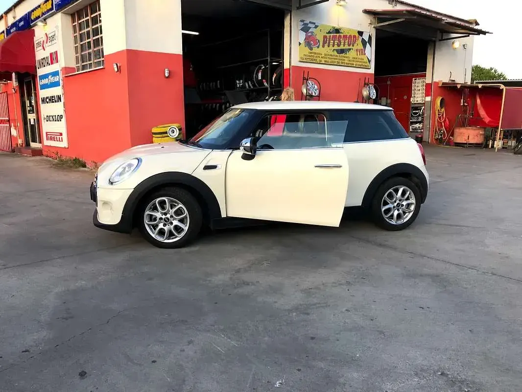 Begagnad Mini One D 95 HK (69 kW) 2015 Halvkombi