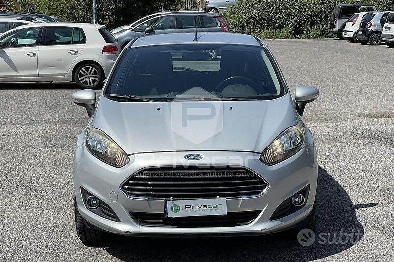 Begagnad Ford Fiesta 80 HK (58 kW) 2013 Grå Halvkombi