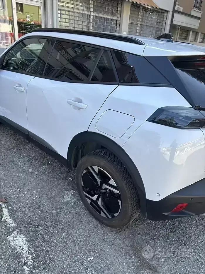 Usata Peugeot 2008 102 CV (75 kW) 2023 SUV