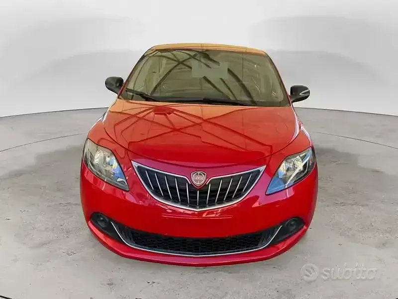 Usata Lancia Ypsilon Silver 69 CV (50 kW) 2022 Rosso Utilitaria