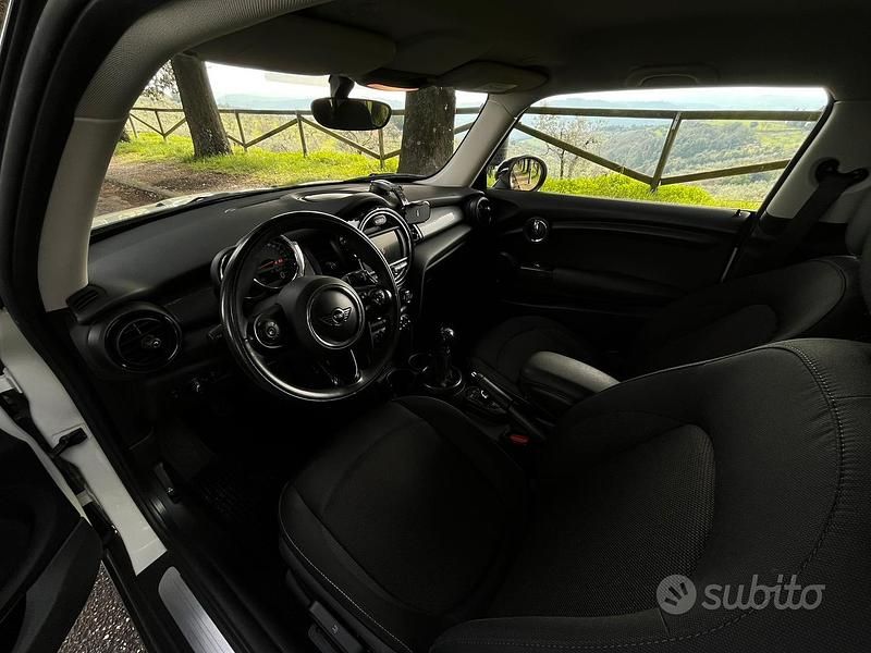 Begagnad Mini Cooper 2018 Vit Halvkombi