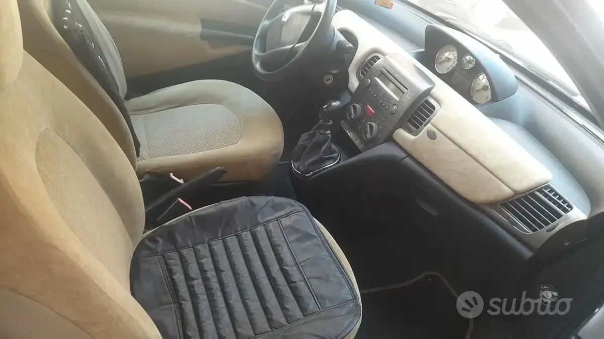 Usata Lancia Ypsilon 60 CV (44 kW) 2005 Grigio Utilitaria