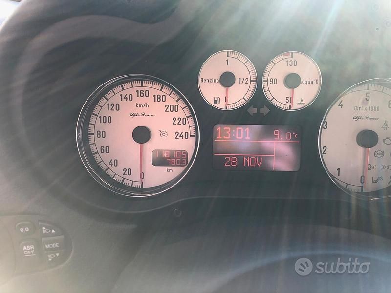 Usata Alfa Romeo 147 Progression 105 CV (77 kW) 2006 Grigio Utilitaria