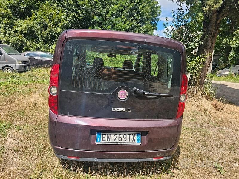 Usata Fiat Doblò 120 CV (88 kW) 2012 Marrone Monovolume