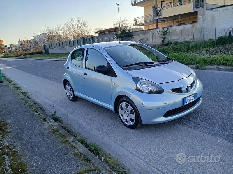 Usata Toyota Aygo 67 CV (49 kW) 2007 Blu Utilitaria