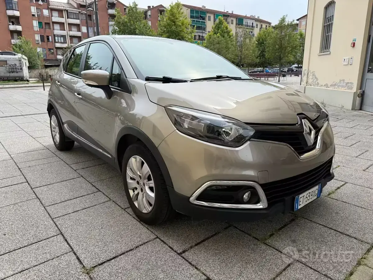 Usata Renault Captur 90 CV (66 kW) 2014 Grigio SUV