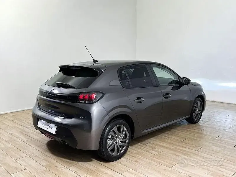 Usata Peugeot 208 Allure 102 CV (75 kW) 2022 Grigio Utilitaria