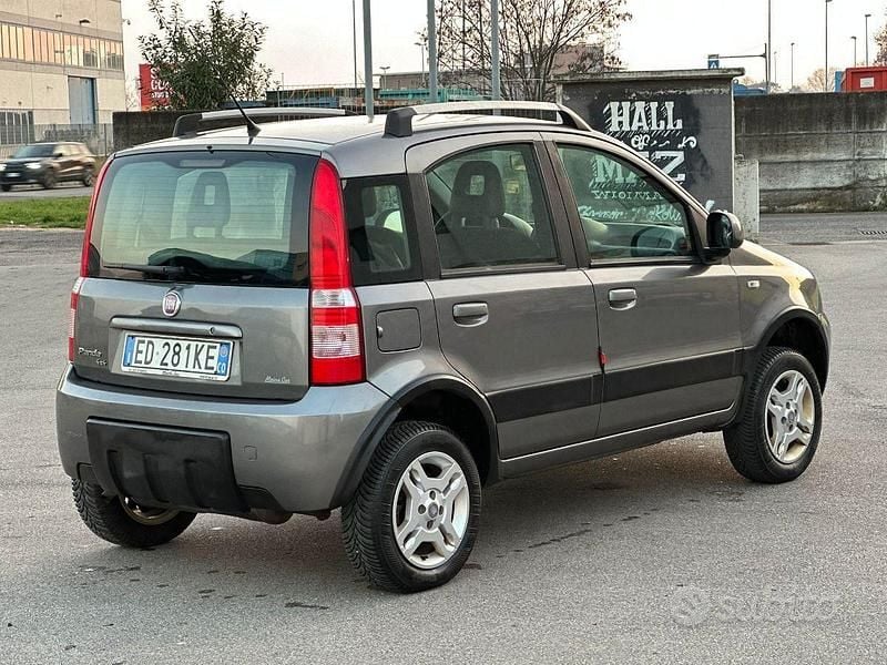 Usata Fiat Panda 4x4 Climbing 69 CV (50 kW) 2010 Grigio Utilitaria