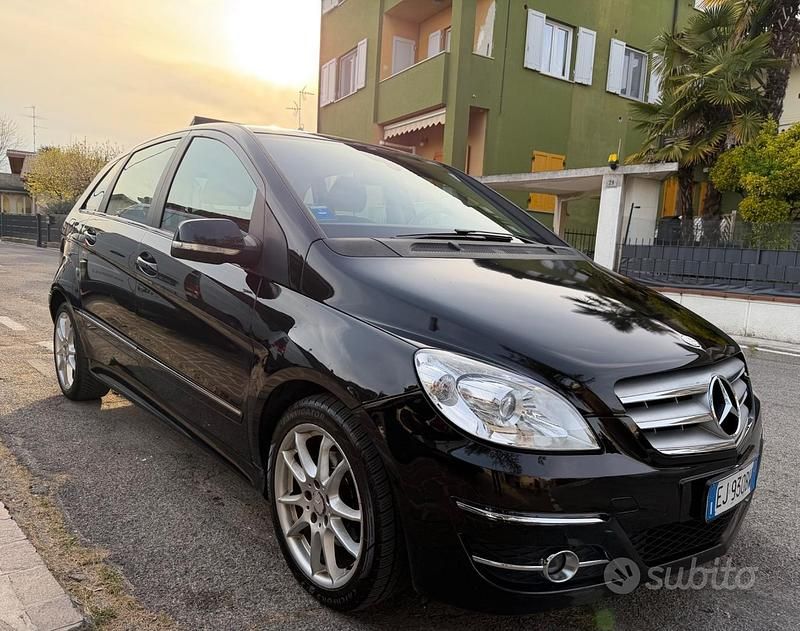 Usata Mercedes B220 109 CV (80 kW) 2010 Nero Monovolume