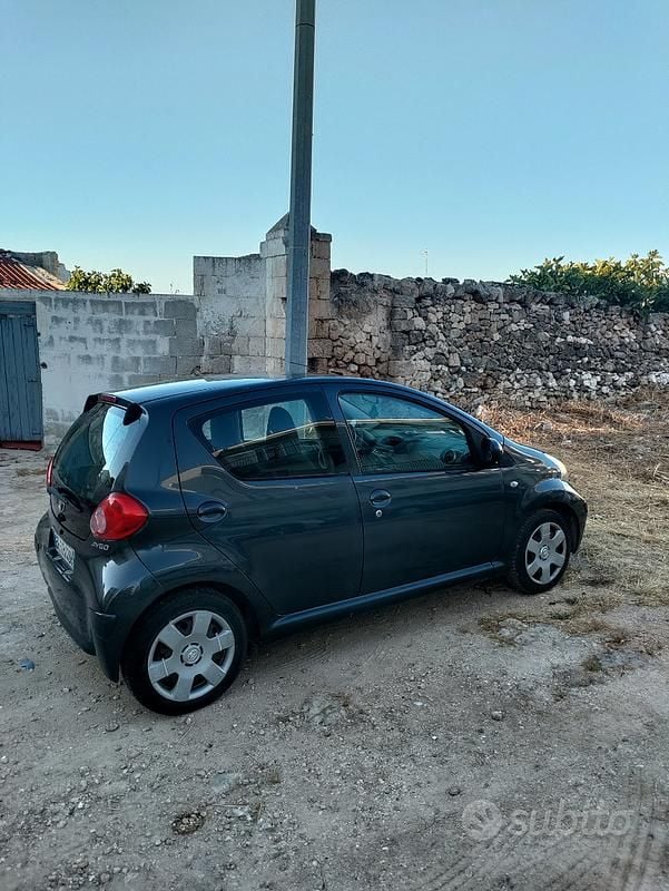 Usata Toyota Aygo Sol 54 CV (39 kW) 2006 Nero Utilitaria