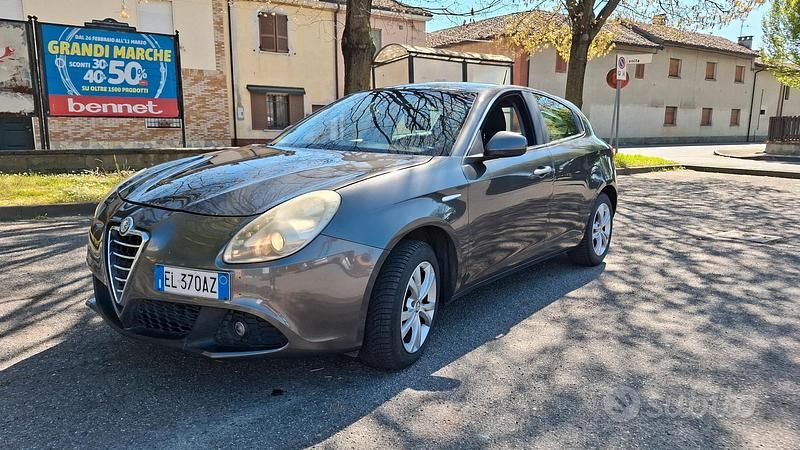 Usata Alfa Romeo Giulietta 2012 Grigio Utilitaria