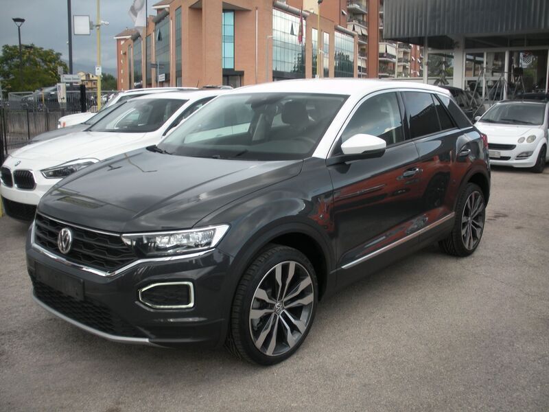 Usata VW T-Roc 116 CV (85 kW) 2019 Gray SUV
