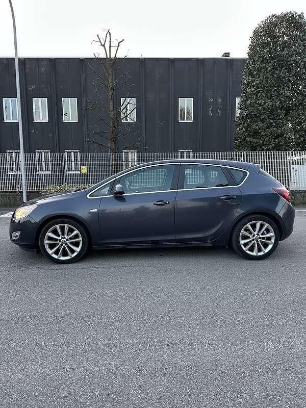 Usata Opel Astra Cosmo 116 CV (85 kW) 2010 Berlina