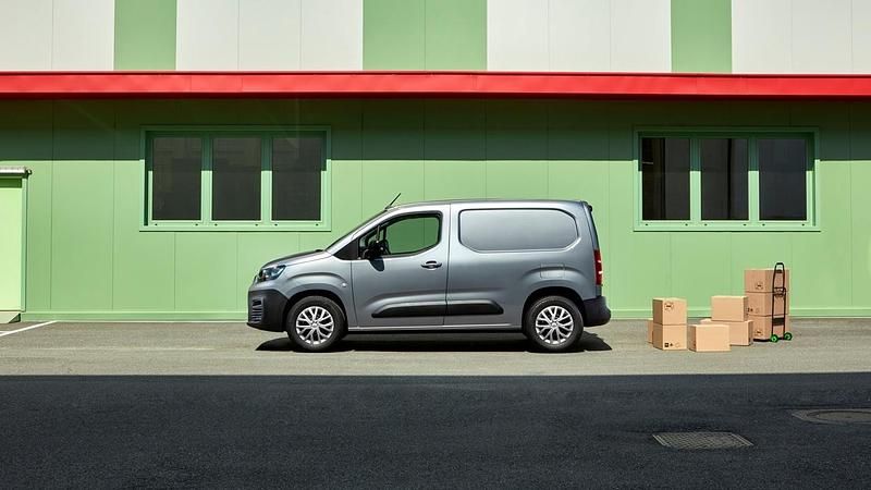 Nuova Fiat Doblò 131 CV (96 kW) 2025 Bianco pastello Monovolume