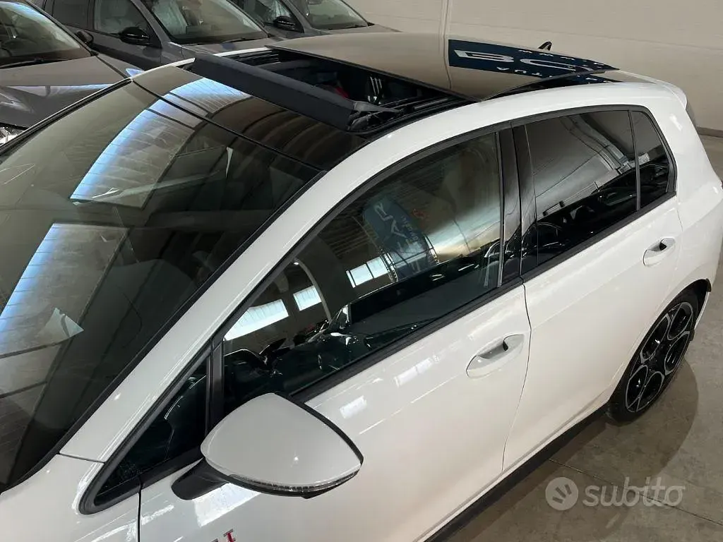 Occasion VW Golf VIII GTI 265 ch (194 kW) 2025 Blanc Berline