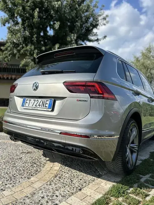 Usata VW Tiguan R-line 177 CV (130 kW) 2019 Grigio SUV