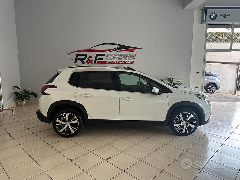 Usata Peugeot 2008 S 120 CV (88 kW) 2017 Bianco SUV