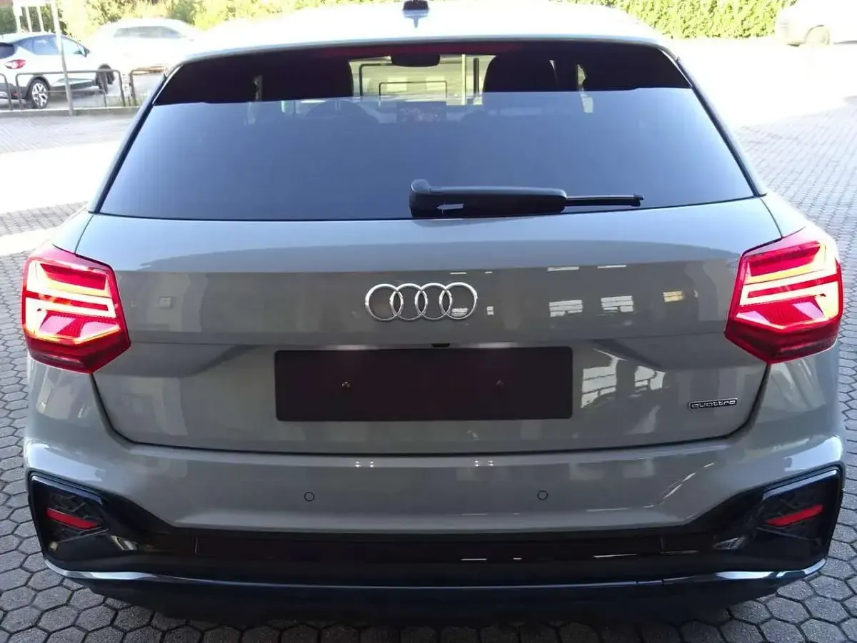 Usata Audi Q2 S-Line 190 CV (139 kW) 2024 Pfeilgrau perleffekt SUV