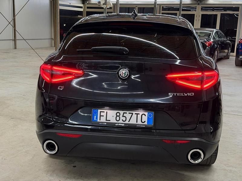 Usata Alfa Romeo Stelvio Super 210 CV (154 kW) 2017 Nero SUV