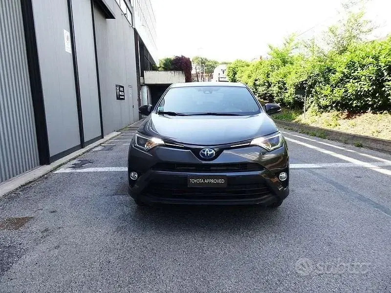 Begagnad Toyota RAV4 Hybrid 197 HK (144 kW) 2018 Grön SUV