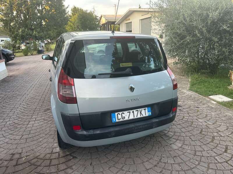 Usata Renault Scénic II Dynamique 82 CV (60 kW) 2004 Argento Monovolume