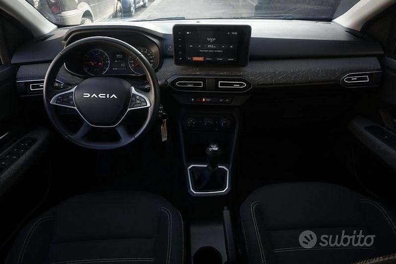 Usata Dacia Jogger Comfort 101 CV (74 kW) 2022 Grigio scuro Monovolume