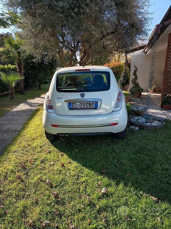 Usata Lancia Ypsilon 68 CV (50 kW) 2012 Bianco Utilitaria