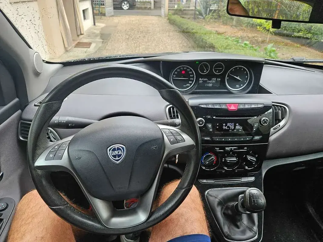 Usata Lancia Ypsilon Silver 69 CV (50 kW) 2011 Nero Utilitaria
