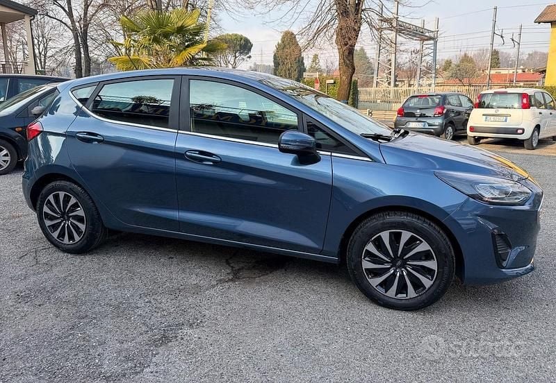 Usata Ford Fiesta 75 CV (55 kW) 2023 Grigio Berlina