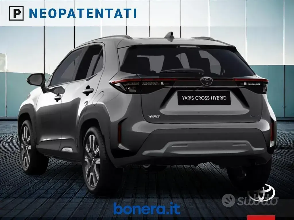 Nuova Toyota Yaris Cross Lounge 92 CV (67 kW) 2026 Grigio SUV