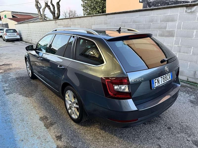 Usata Skoda Octavia G-TEC Executive 110 CV (80 kW) 2018 Grigio Station wagon