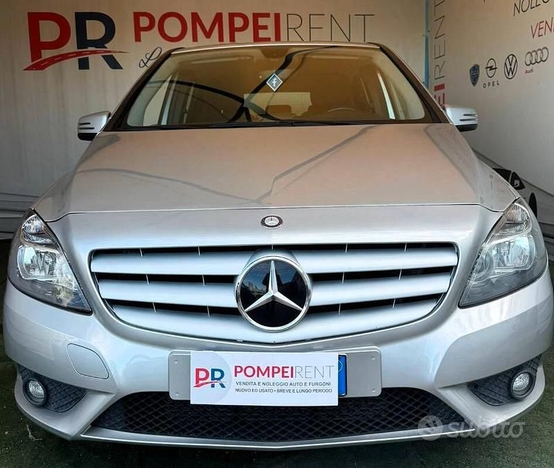 Grigio Usata 2014 Mercedes B180 Executive Monovolume | 7999 € - Immagine 1/4