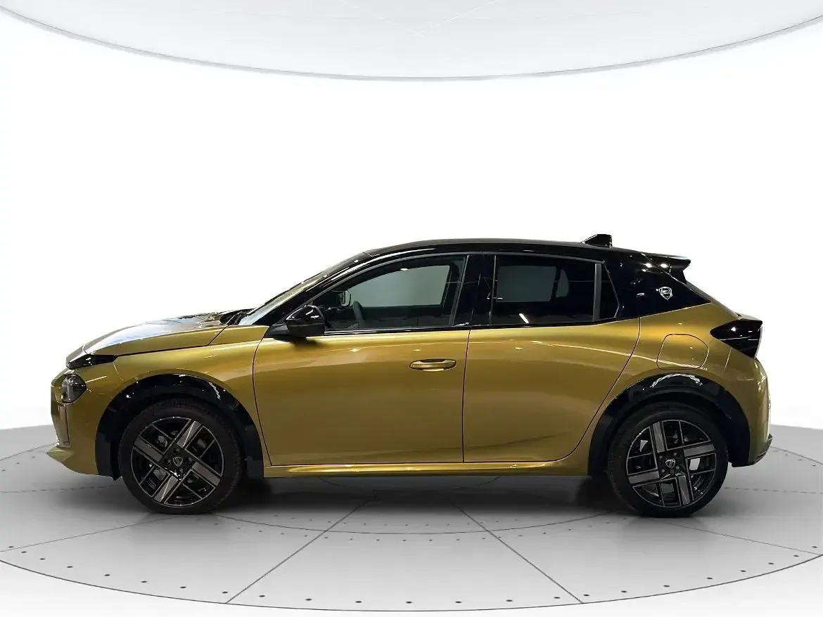 Nuova Lancia Ypsilon 110 CV (80 kW) 2025 Vernice oro con tetto nero Utilitaria