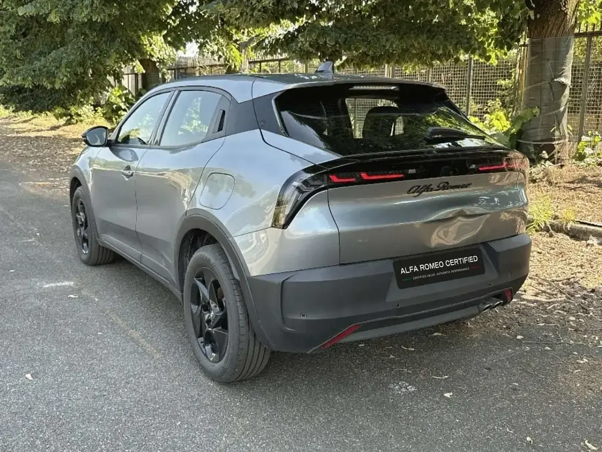 Usata Alfa Romeo Junior 145 CV (106 kW) 2025 Grigio SUV