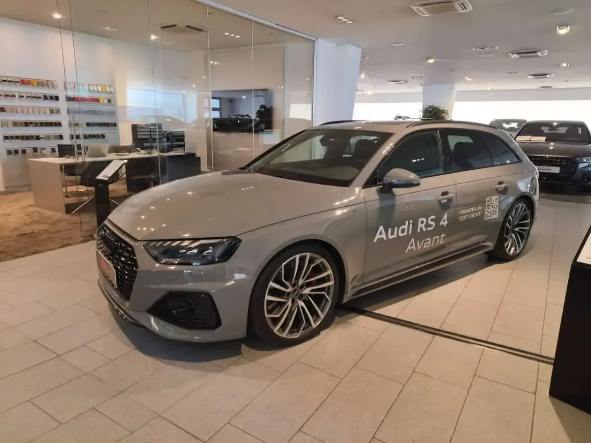 Usata Audi RS4 450 CV (330 kW) 2024 Argento Station wagon
