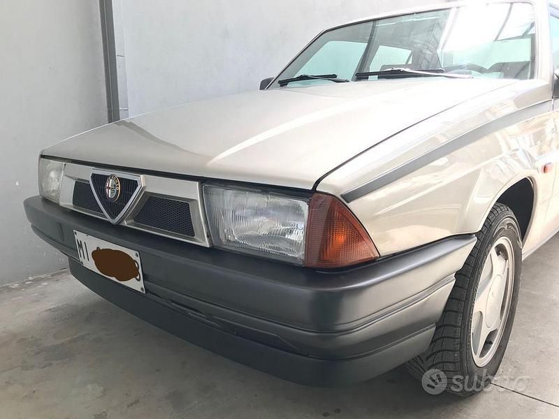 Usata Alfa Romeo 75 120 CV (88 kW) 1992 Grigio Berlina