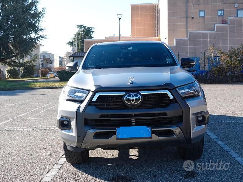 Usata Toyota HiLux 2023 Grigio Pick-up