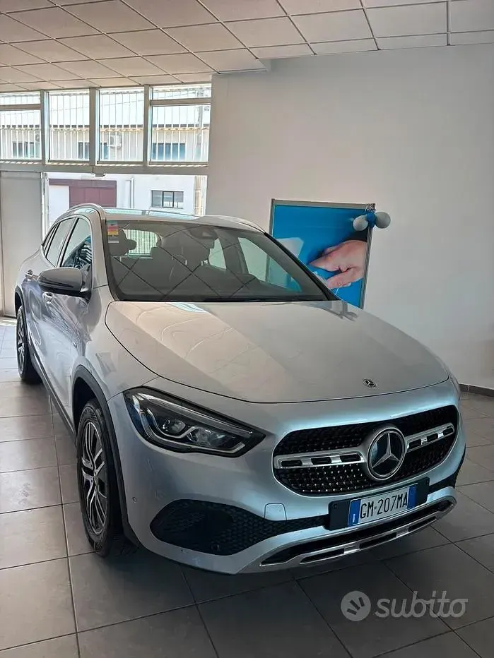 Usata Mercedes GLA200 150 CV (110 kW) 2023 Grigio SUV