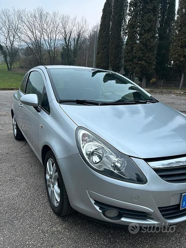 Usata Opel Corsa Sport 75 CV (55 kW) 2009 Grigio Utilitaria