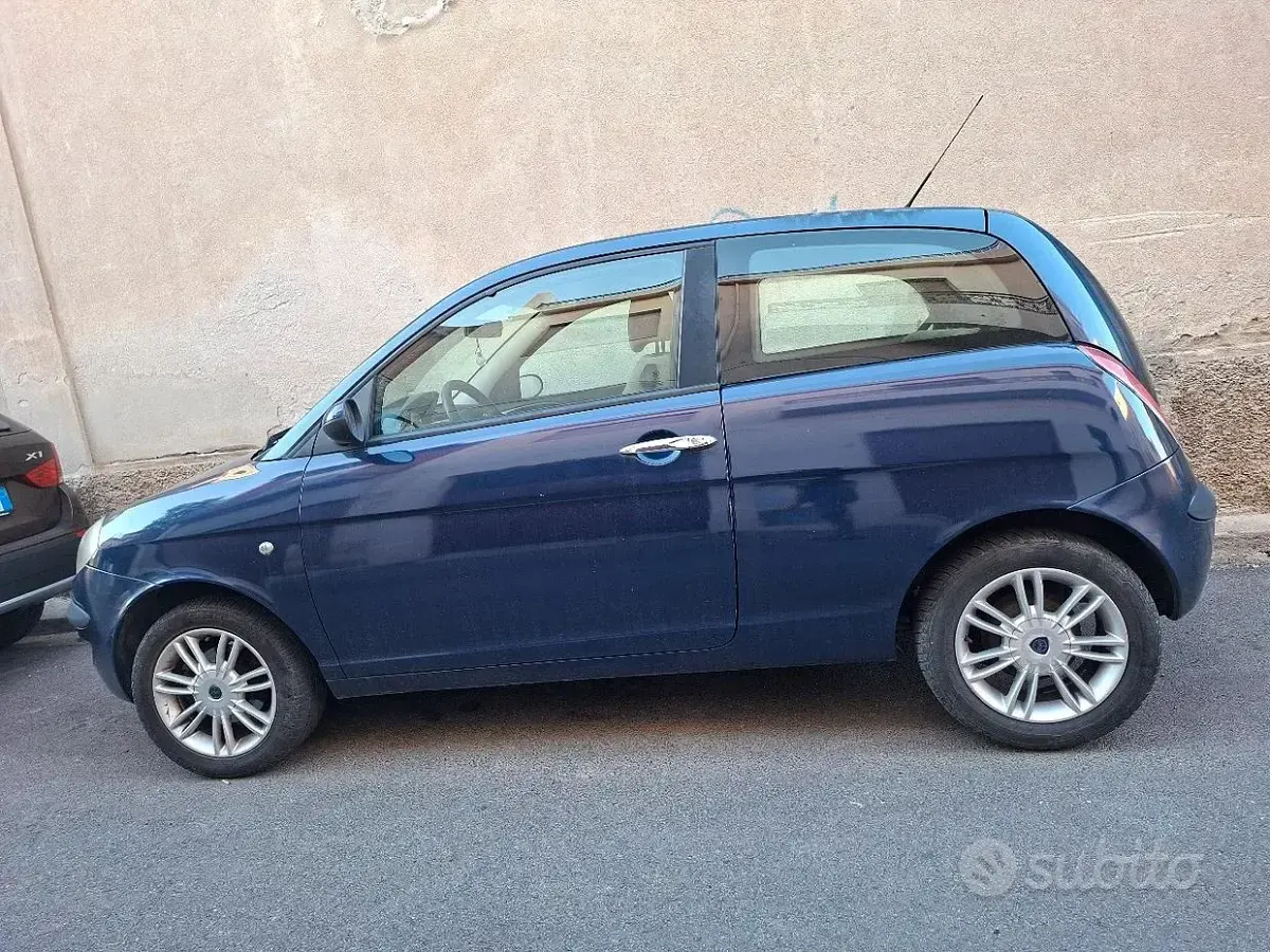 Usata Lancia Ypsilon 60 CV (44 kW) 2004 Blu Utilitaria