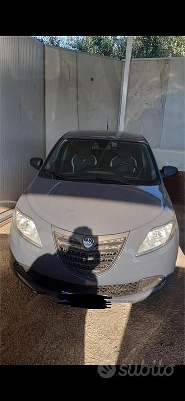 Usata Lancia Ypsilon 69 CV (50 kW) 2015 Grigio Utilitaria