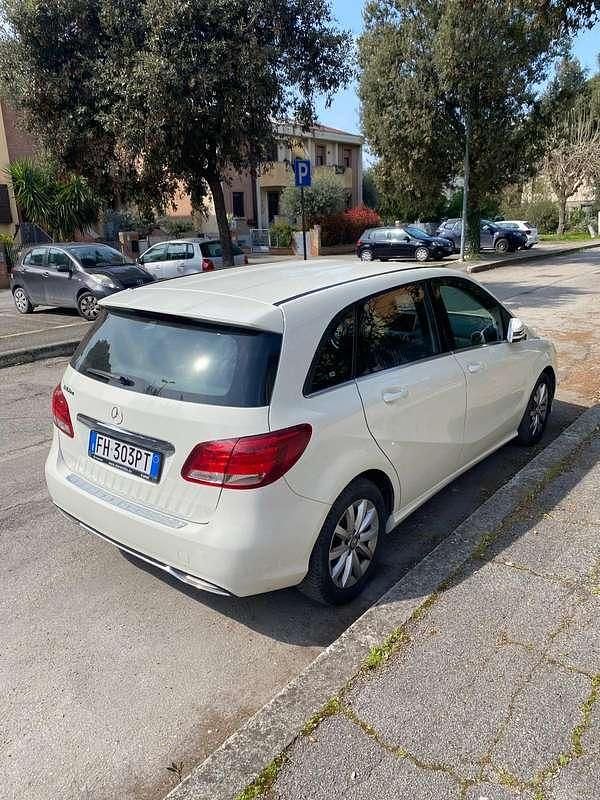 Usata Mercedes B160 Business 90 CV (66 kW) 2017 Monovolume