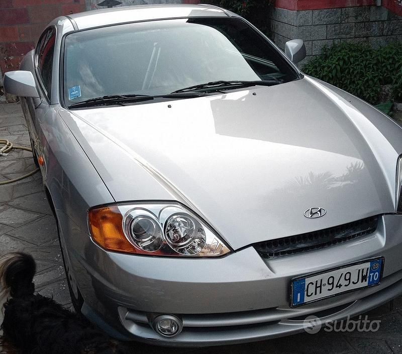 Käytetty Hyundai Coupé 105 HP (77 kW) 2003 Harmaa Coupe - kaksiovinen