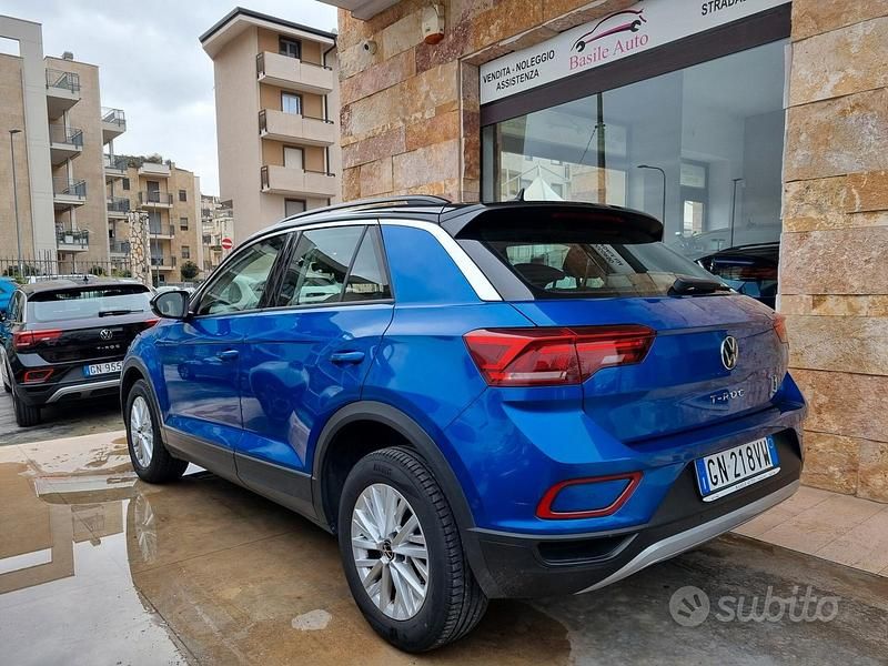 Usata VW T-Roc Life 116 CV (85 kW) 2023 Blu SUV