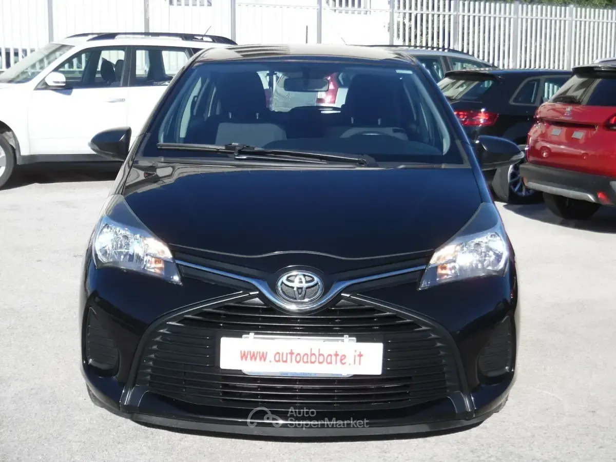 Begagnad Toyota Yaris Active 69 HK (50 kW) 2015 Svart Halvkombi