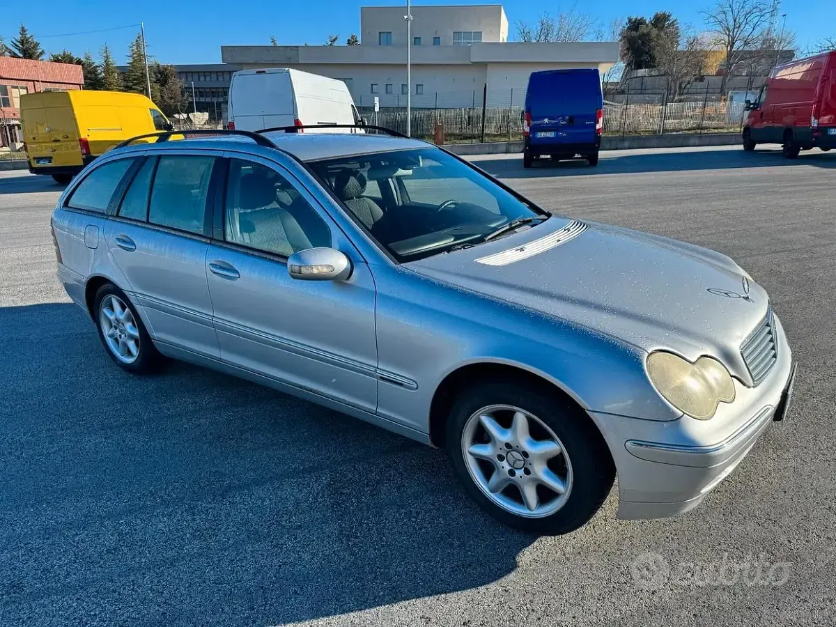 Usata Mercedes C220 Classic 143 CV (105 kW) 2001 Grigio Station wagon