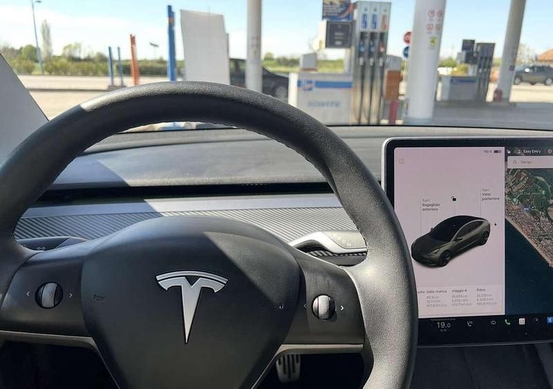 Usata Tesla Model 3 Standard Range Plus 225 kW (306 CV) 2021 Grigio Berlina