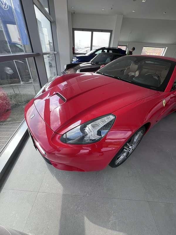 Usata Ferrari California 489 CV (359 kW) 2012 Cabrio