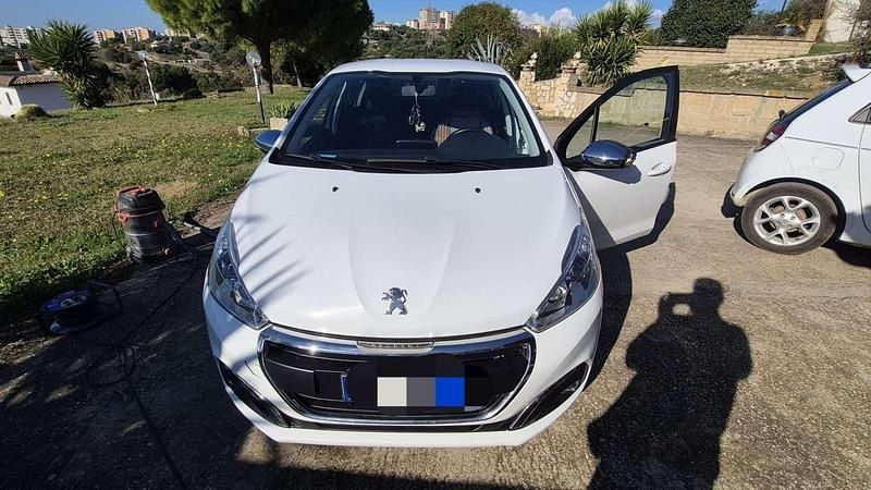 Usata Peugeot 208 Allure 82 CV (60 kW) 2018 Bianco Utilitaria