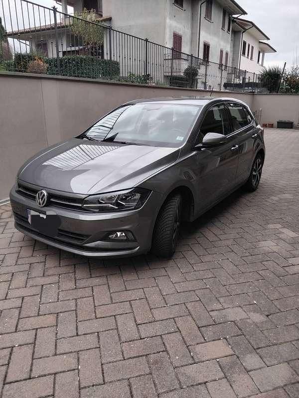 Usata 2018 VW Polo Comfortline Tre volumi | 14.000 € (Molto cara) - Immagine 1/4